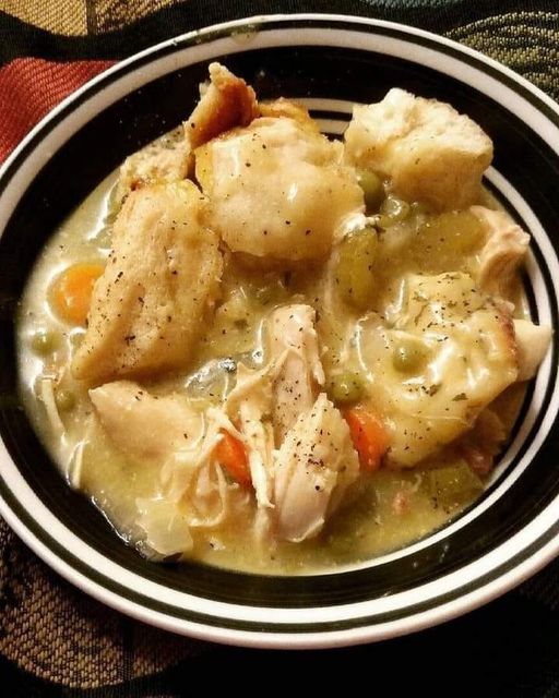 Slowcooker Chicken and Dumplings