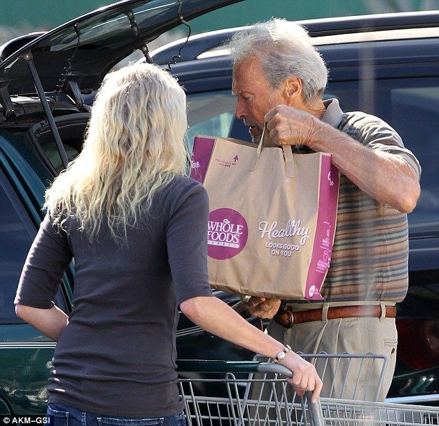 Years Younger Than Her Husband:😱🤫 Clint Eastwood, who is 93 years old, flaunted his youthful spouse!»