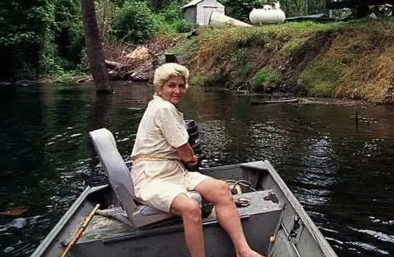 A Woman Transforms a Boeing 747 into a Dream Home