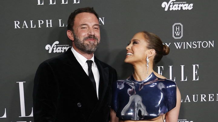 Jennifer Lopez and Ben Affleck Caught in Steamy Kisses During Shopping Spree