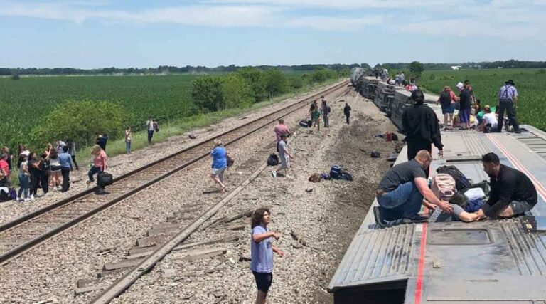 15-year-old Boy Scout comforts dying truck driver after major Amtrak derailment in Missouri