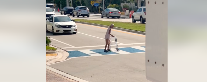 The drivers did not give way to the elderly grandmother. One of the drivers taught them a good lesson