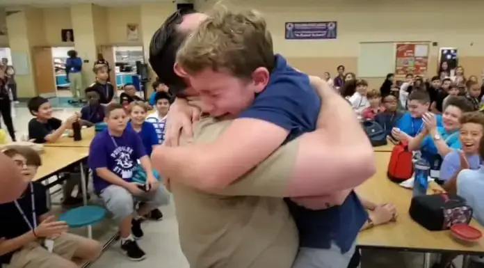 Boy Spots Navy Dad in Back of Cafeteria and Takes Off Running