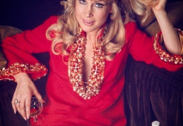 Barbara Eden, a beloved Hollywood icon, defies age and embraces life.