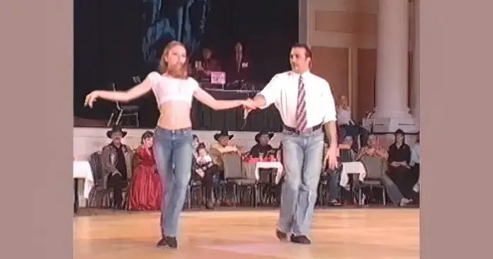 Pro Dancers’ Sultry “Honky Tonk Woman” Routine Captivates The Crowd