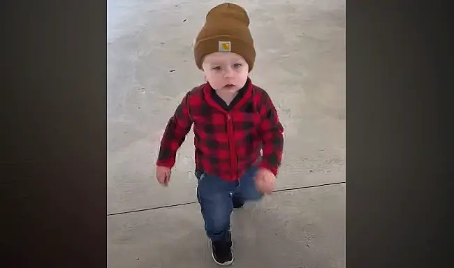17-Month-Old “Amazing Dancing Toddler” Shows His Moves to ‘You Are My Sunshine’