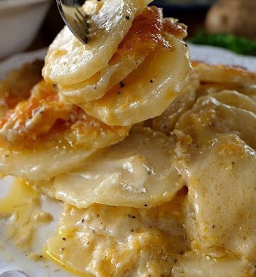 CHEESY SCALLOPED POTATOES!