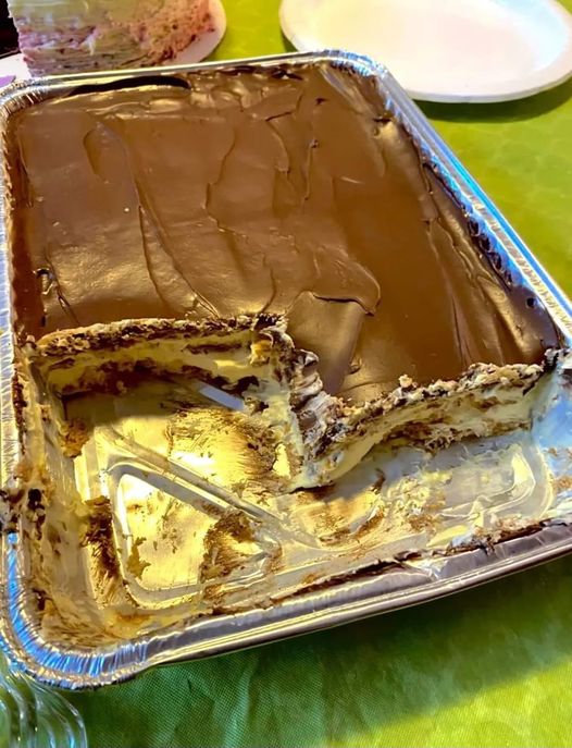 No-Bake Chocolate ÉCLAIR Cake