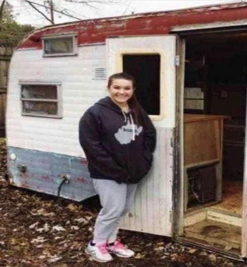 14-yr-old buys camper from 1974 and renovates it, one look inside and I’m speechless
