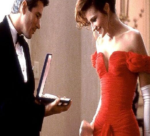 This photo from the ‘Pretty Woman’ blooper reel is not edited. Take a closer look, and you’ll understand why