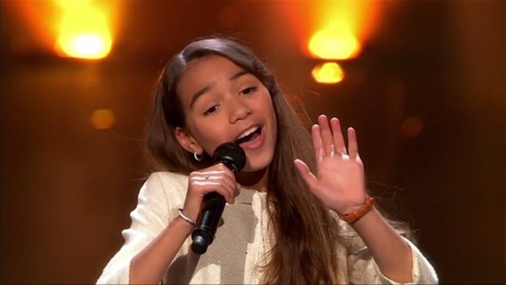 The little girl sang an 80-year-old song and proves that she deserves to win