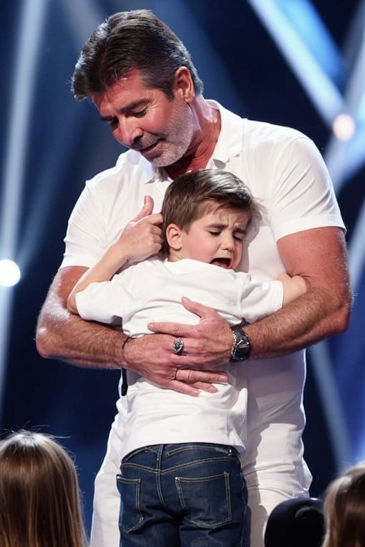 OMG! Simon Cowell started crying! The boy sang such a song that Simon couldn’t speak. He went up to the stage to kiss the boy
